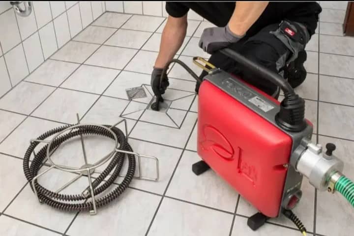 لوله بازکنی و تخلیه چاه محسن در رشت